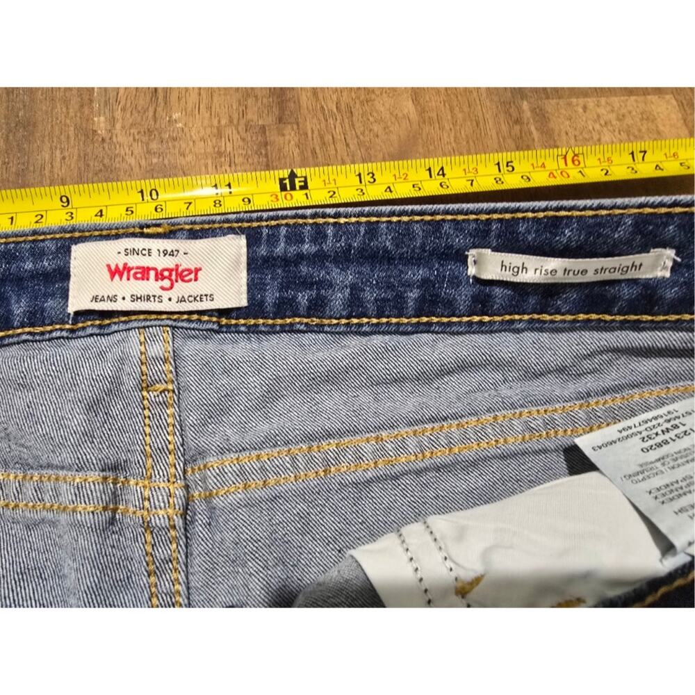Wrangler High Rise True Straight Jeans Womens 18W x 32 Bootcut Denim NWT - Picture 6 of 7